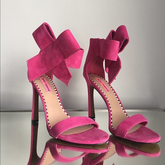 betsey johnson pink shoes